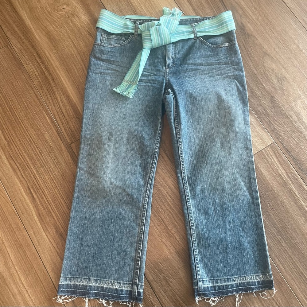 Elie Tahari straight crop light wash denim jeans with fabric tie. Size 6 EUC
